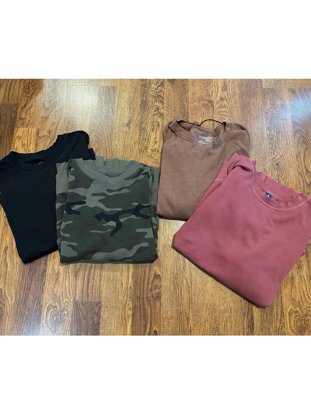 Bundle of 4 Women’s Sweatshirts Mixed Brands Size XL Cozy Casual Pullover Lot